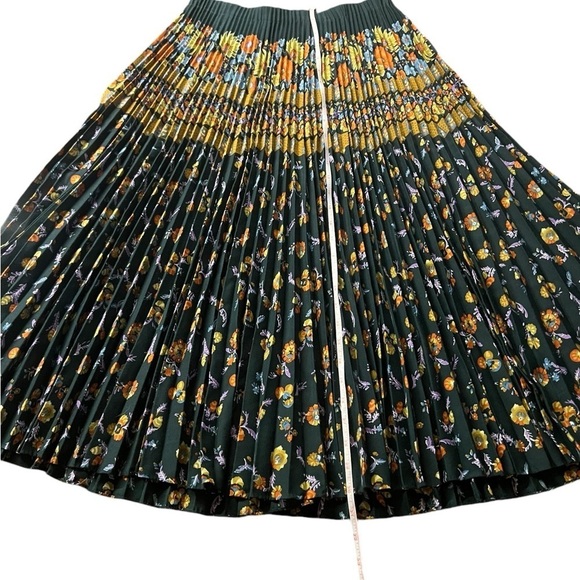 ELISSA OF CALIFORNIA PLEATED FLORAL SKATER SKIRT DARK GREEN - Picture 7 of 14